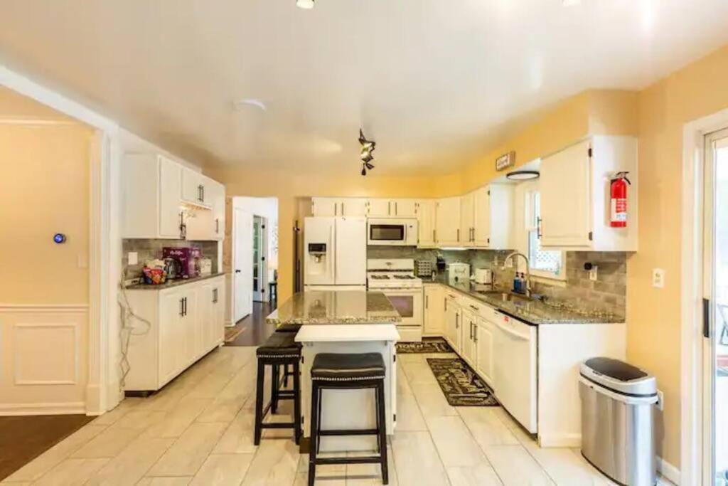 Lrge 5 Bedroom 9 Beds Near Dc-Pool, Hot Tub, Gym, Game Rm, Fire Pit Bowie Bagian luar foto