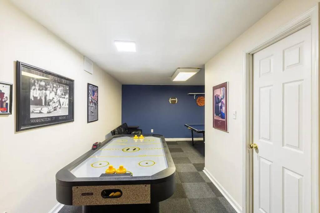 Lrge 5 Bedroom 9 Beds Near Dc-Pool, Hot Tub, Gym, Game Rm, Fire Pit Bowie Bagian luar foto