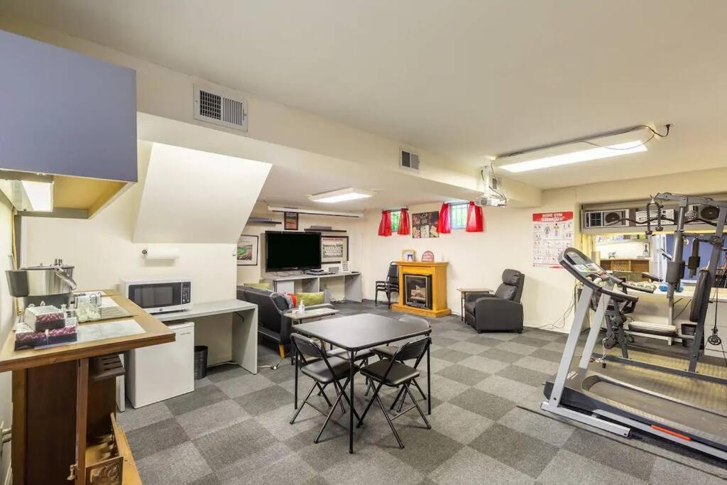 Lrge 5 Bedroom 9 Beds Near Dc-Pool, Hot Tub, Gym, Game Rm, Fire Pit Bowie Bagian luar foto