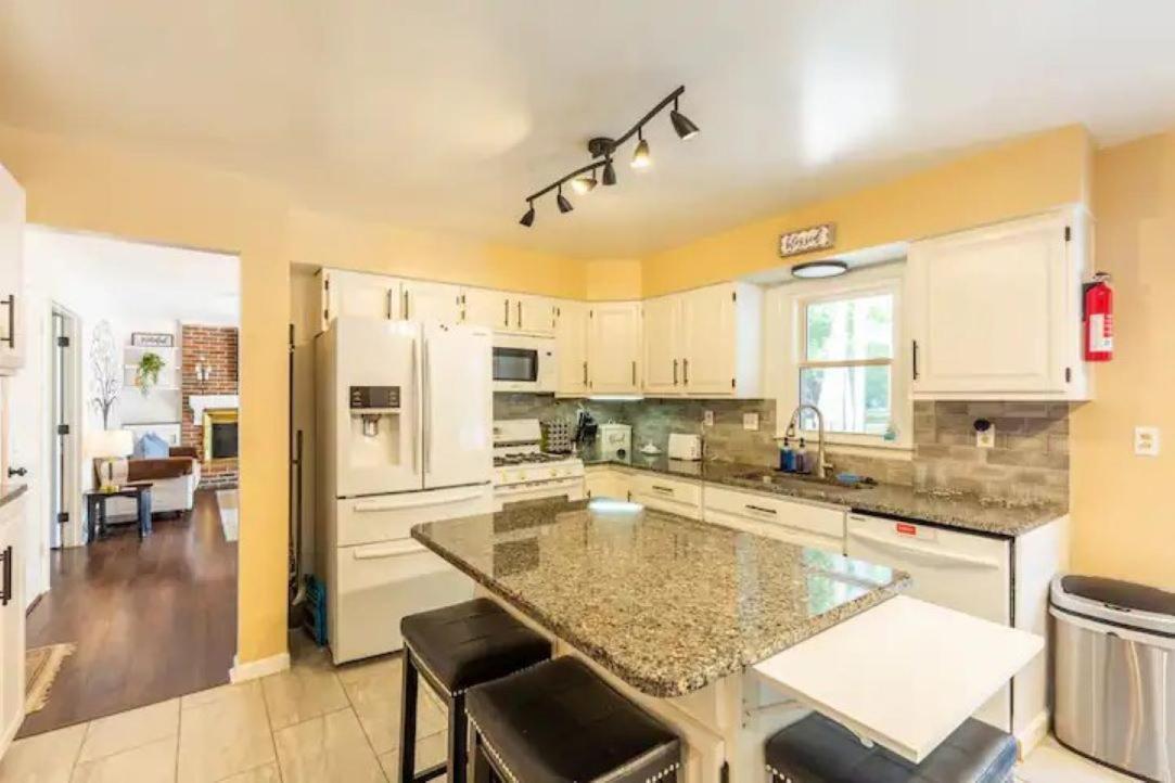 Lrge 5 Bedroom 9 Beds Near Dc-Pool, Hot Tub, Gym, Game Rm, Fire Pit Bowie Bagian luar foto