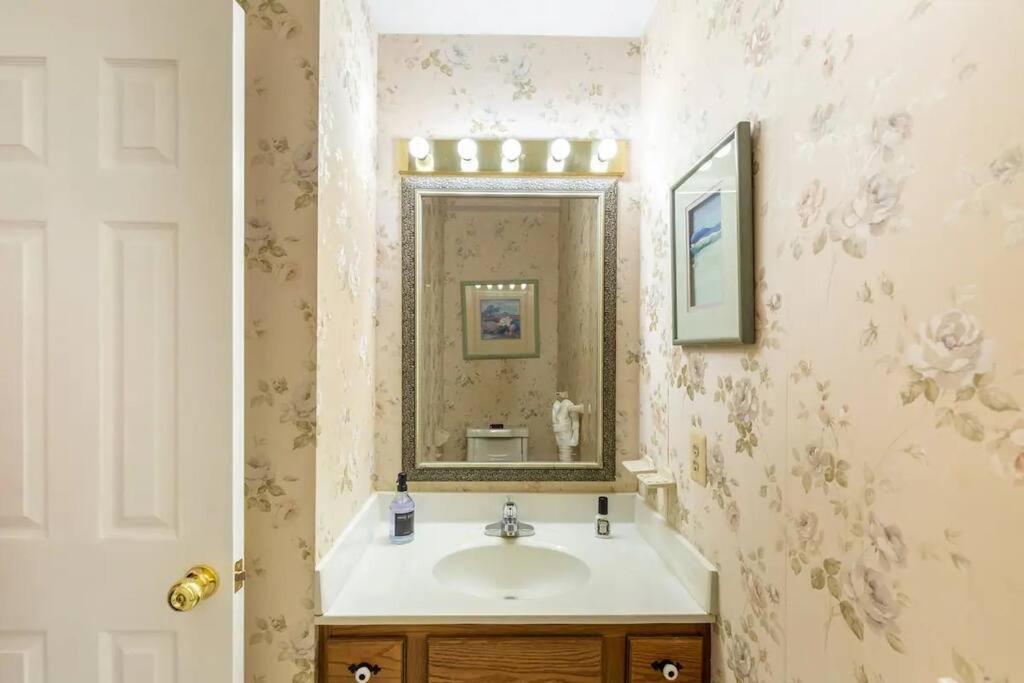 Lrge 5 Bedroom 9 Beds Near Dc-Pool, Hot Tub, Gym, Game Rm, Fire Pit Bowie Bagian luar foto